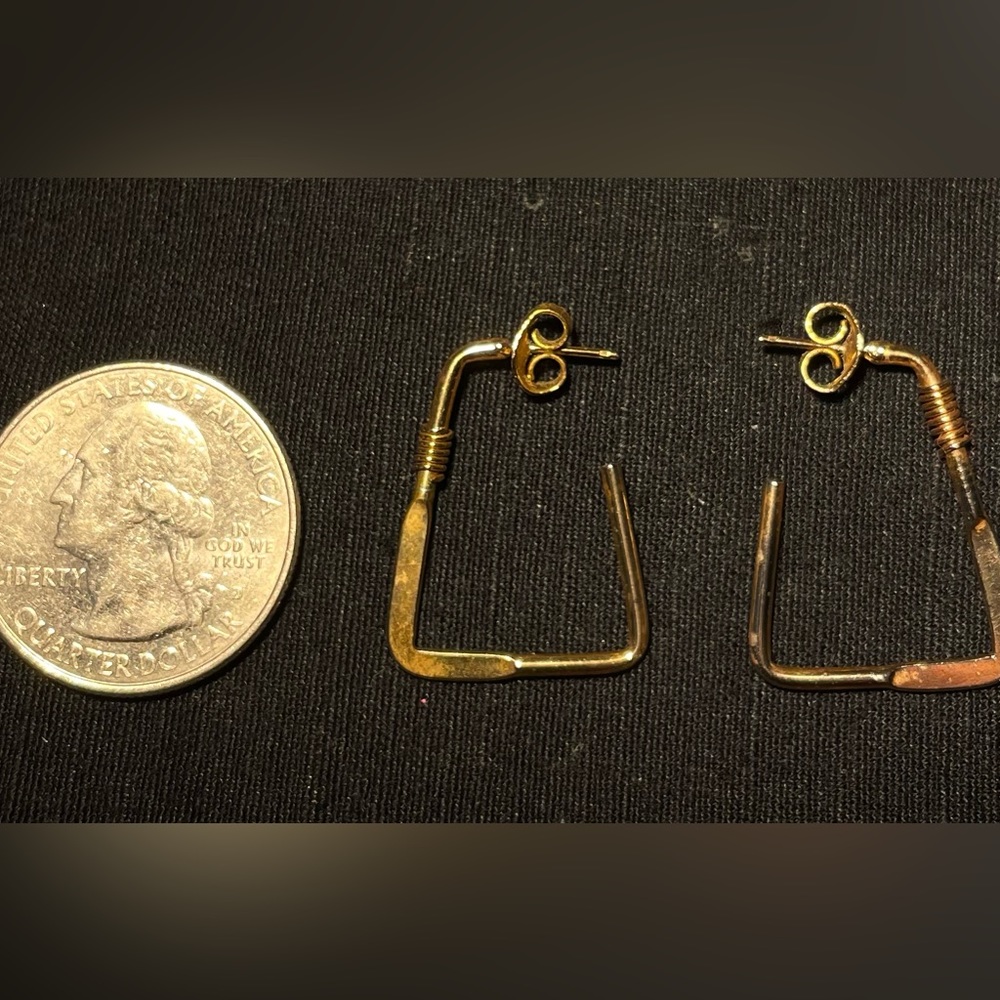 Open geometric Gold post earrings.